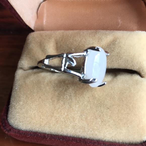 White Quartz Ring with Silver Setting & Band - Picture 4 of 10